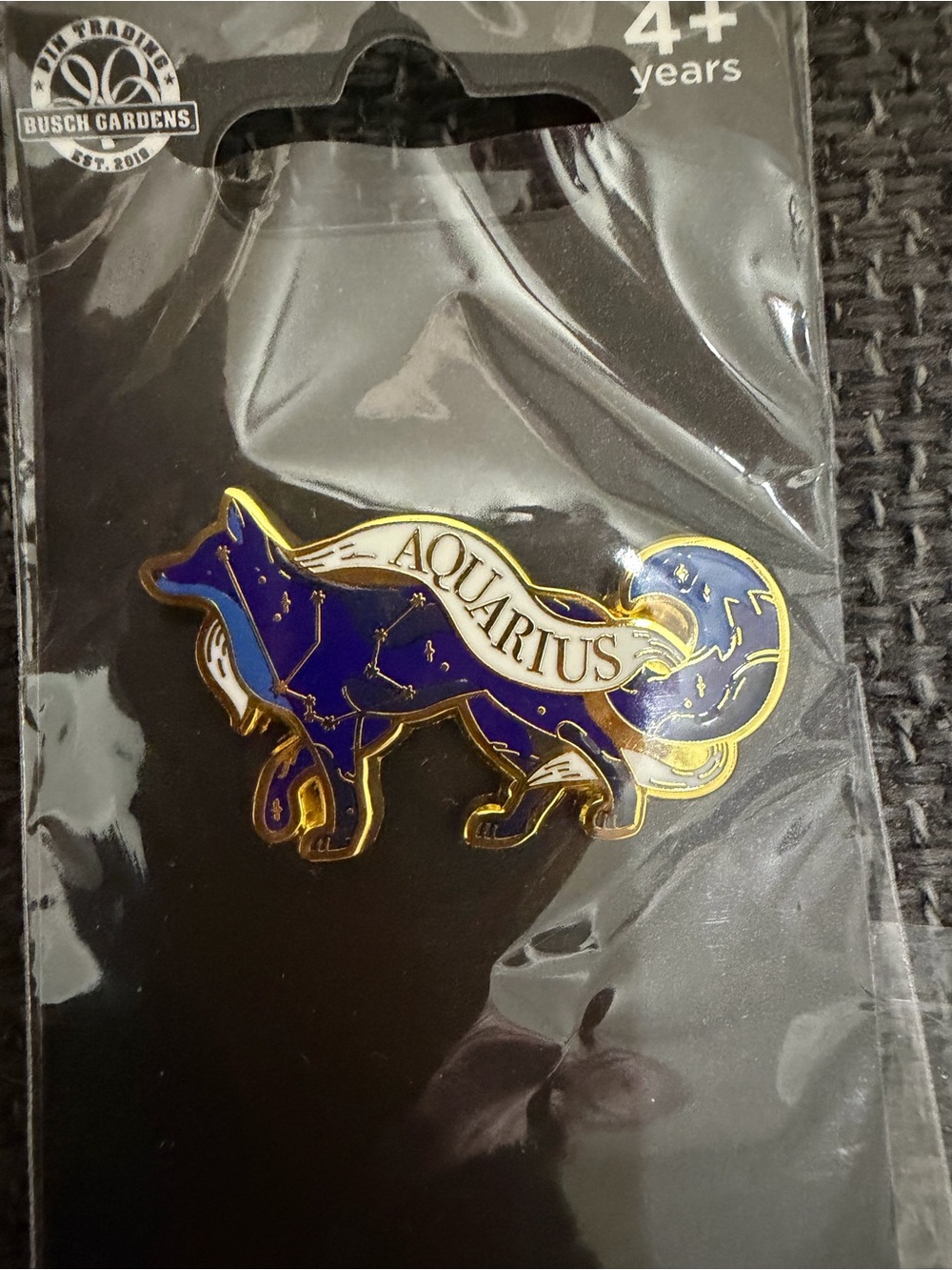 Busch Gardens Enamel Collectible Trading Pin Zodiak Aquarius - Blue Fox